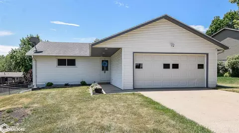 2207 Sugar Creek Ln, Marshalltown, IA 50158
