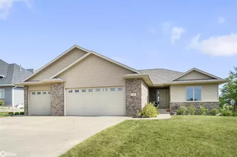 910 Blaine St, Dysart, IA 52224