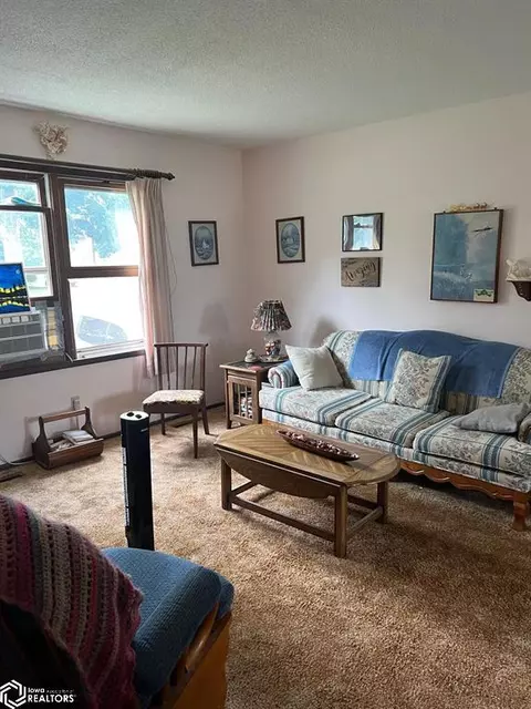 1004 E 5th St, Vinton, IA 52349 photo 5