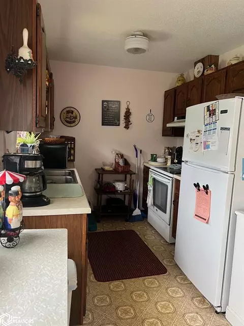 1004 E 5th St, Vinton, IA 52349 photo 7