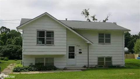 1004 E 5th St, Vinton, IA 52349 photo 4