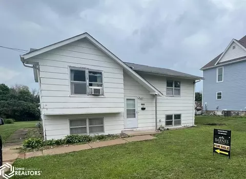 1004 E 5th St, Vinton, IA 52349