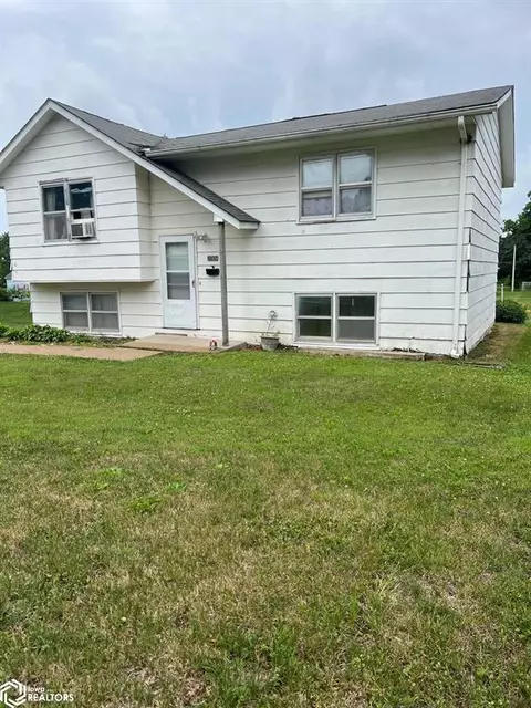 1004 E 5th St, Vinton, IA 52349 photo 3