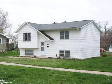 1004 E 5th St, Vinton, IA 52349 photo 2