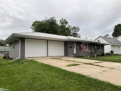 1407 N Grant St, Knoxville, IA 50138