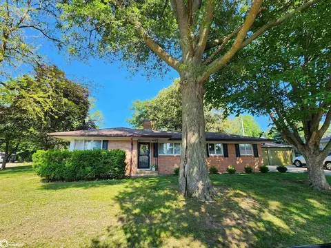 601 Thielen St, Exira, IA 50076