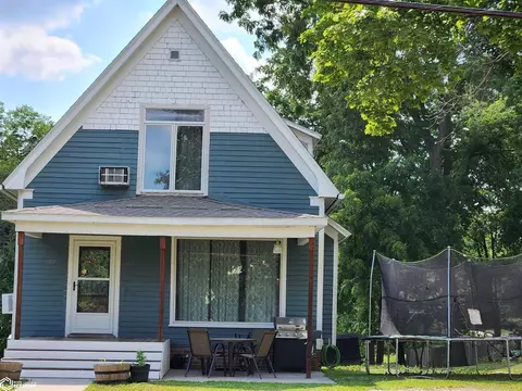 907 Park St, University Park, IA 52595