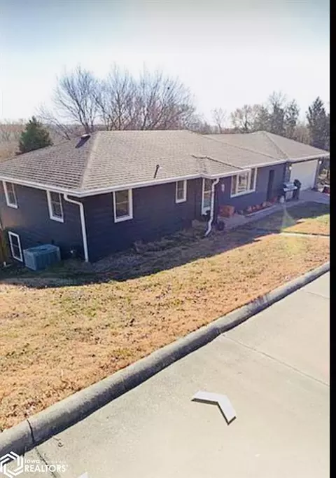 102 Moody Dr, Hamburg, IA 51640
