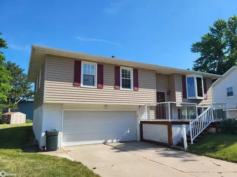 1314 Greenfield Dr, Marshalltown, IA 50158
