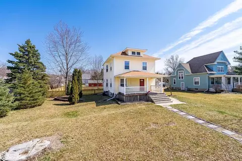 814 S Iowa Ave, Washington, IA 52353
