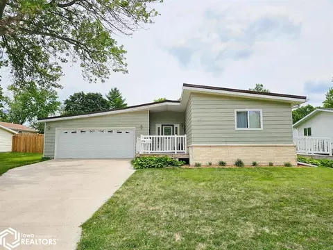 905 S Washington St, Lake Mills, IA 50450