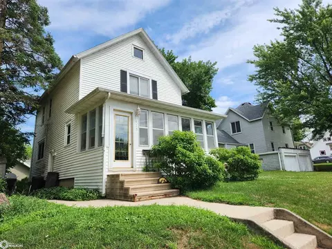 415 N 6th St, Forest City, IA 50436