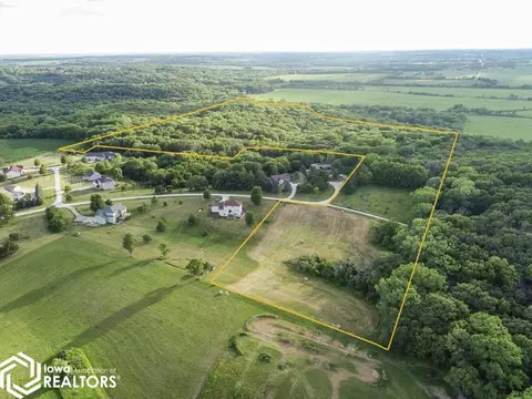10855 Cleveland Trl, Norwalk, IA 50211