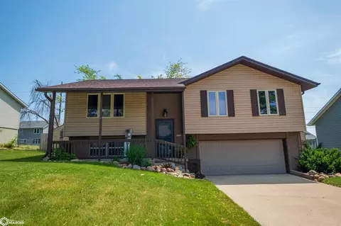 2006 Blossom Ln, Marshalltown, IA 50158