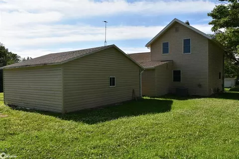 Exterior - 702 12th Ave, Eldora, IA 50627 photo 6 of 9