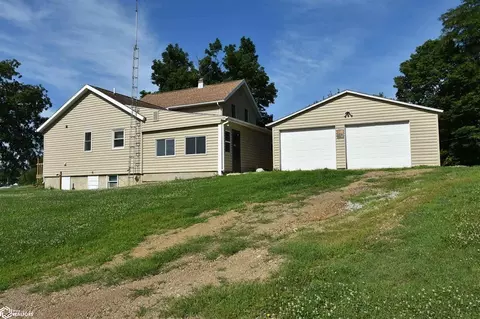 Exterior - 702 12th Ave, Eldora, IA 50627 photo 4 of 9