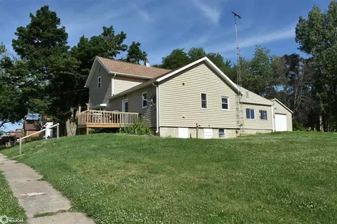Exterior - 702 12th Ave, Eldora, IA 50627 photo 3 of 9