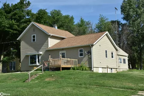 Exterior - 702 12th Ave, Eldora, IA 50627 photo 2 of 9