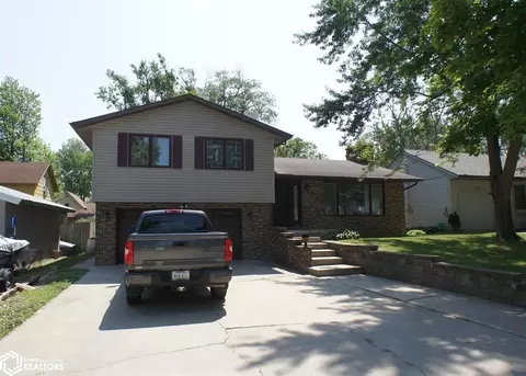 1008 Creek St, Webster City, IA 50595