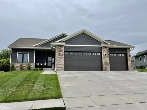 1204 Stenberg Dr, Clear Lake, IA 50428