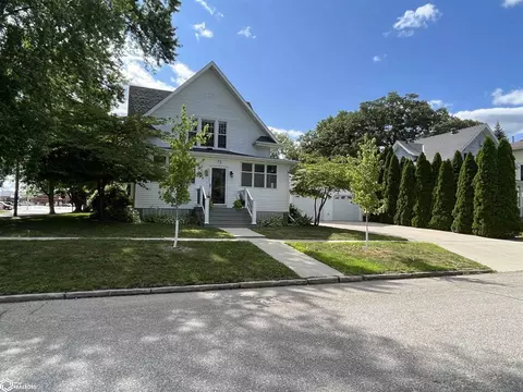 15 S 9th St, Clear Lake, IA 50428