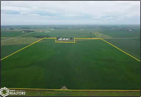 300 Th St, Charles City, IA 50658