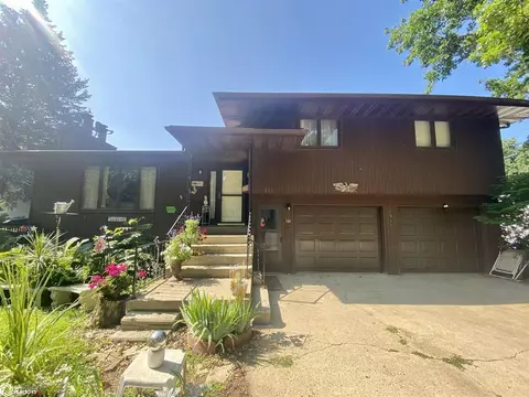 321 Freeman Ave, Audubon, IA 50025