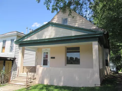 216 S 10th St, Burlington, IA 52601