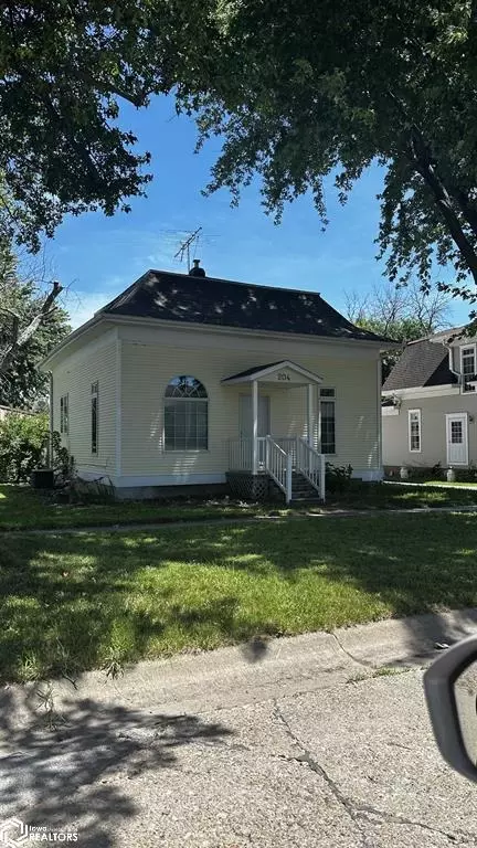 204 S Pearl St, New Sharon, IA 50207