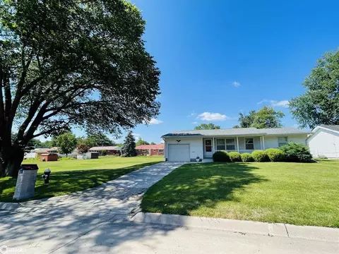 2832 Bock St, Burlington, IA 52601