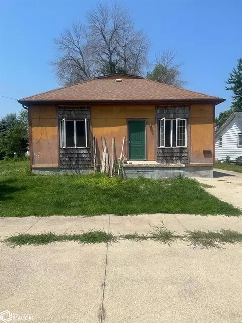 305 S Park Ave, Eagle Grove, IA 50533