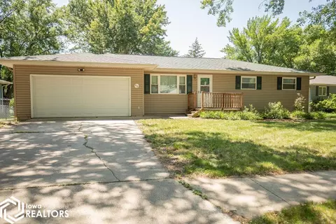 413 W Overmeyer Dr, Algona, IA 50511