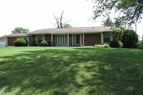 123 Pleasantview Dr, Hamilton, IL 62341