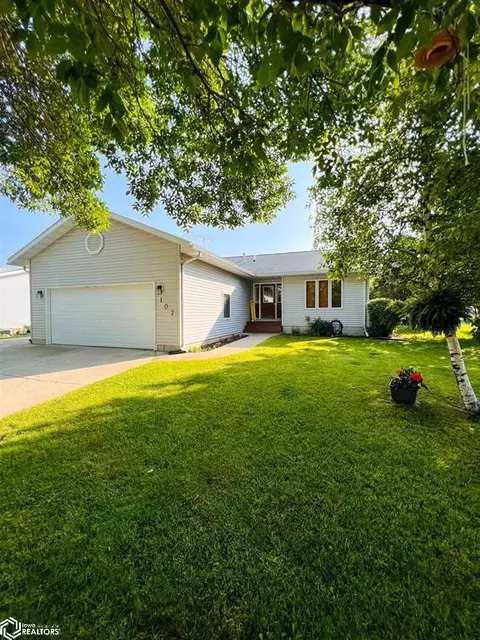 107 Lawnsdale Ct, Forest City, IA 50436