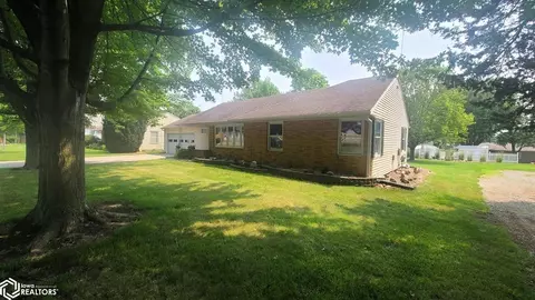 802 N 11th St, Oskaloosa, IA 52577