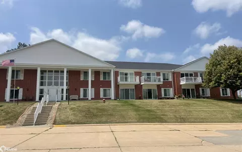 514 E Olive St #112, Marshalltown, IA 50158