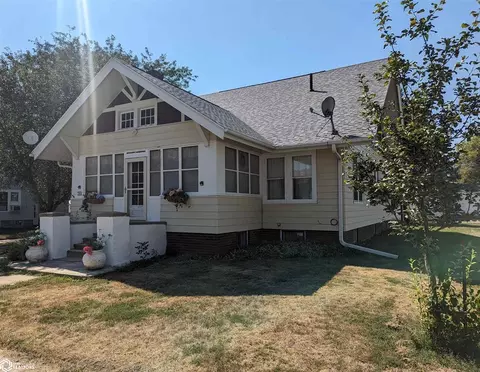 304 College, Bode, IA 50519