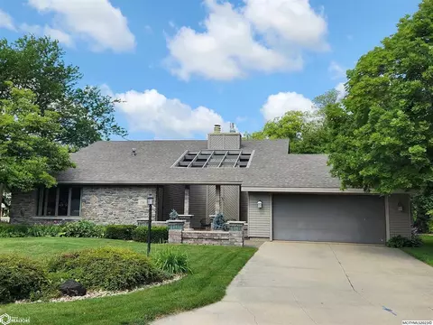 1784 Springview Dr, Mason City, IA 50401