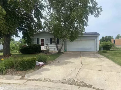 217 Huisman Cir, Marshalltown, IA 50158