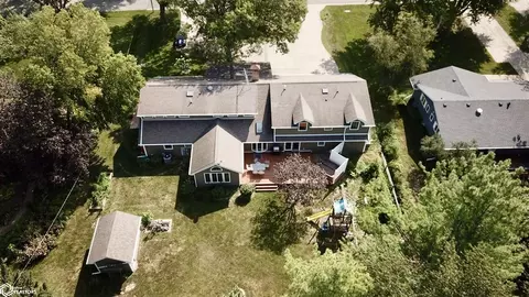 1733 Country Club Dr, Grinnell, IA 50112