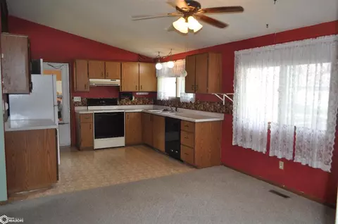 411 E 7th St, Carroll, IA 51401 photo 11
