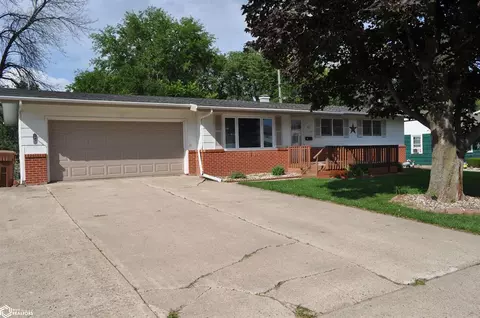 411 E 7th St, Carroll, IA 51401