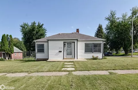 614 E Anson St, Marshalltown, IA 50158