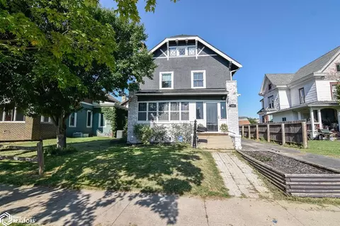 304 N Center St, Marshalltown, IA 50158