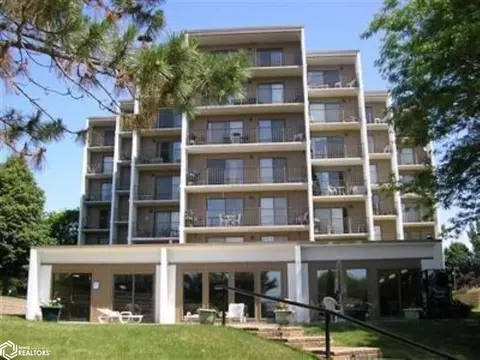 2700 N Shore Dr #202, Clear Lake, IA 50428
