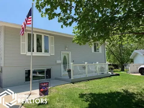 114 Cresthaven Ct, Forest City, IA 50436