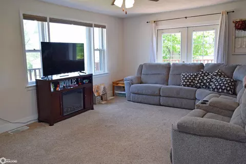 598 High St, Eldon, IA 52554 photo 7