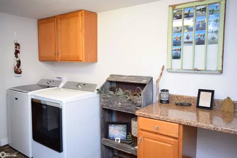 598 High St, Eldon, IA 52554 photo 18