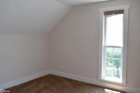 598 High St, Eldon, IA 52554 photo 26