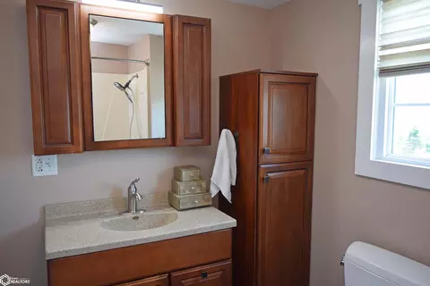 598 High St, Eldon, IA 52554 photo 11